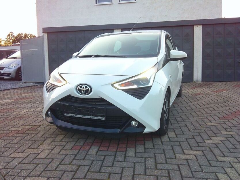 Aygo (X)