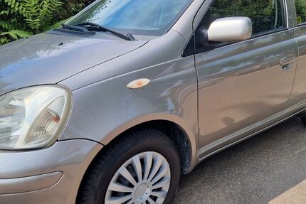 Toyota Yaris 122.000 km 2.750 &euro; Freiburg 79108