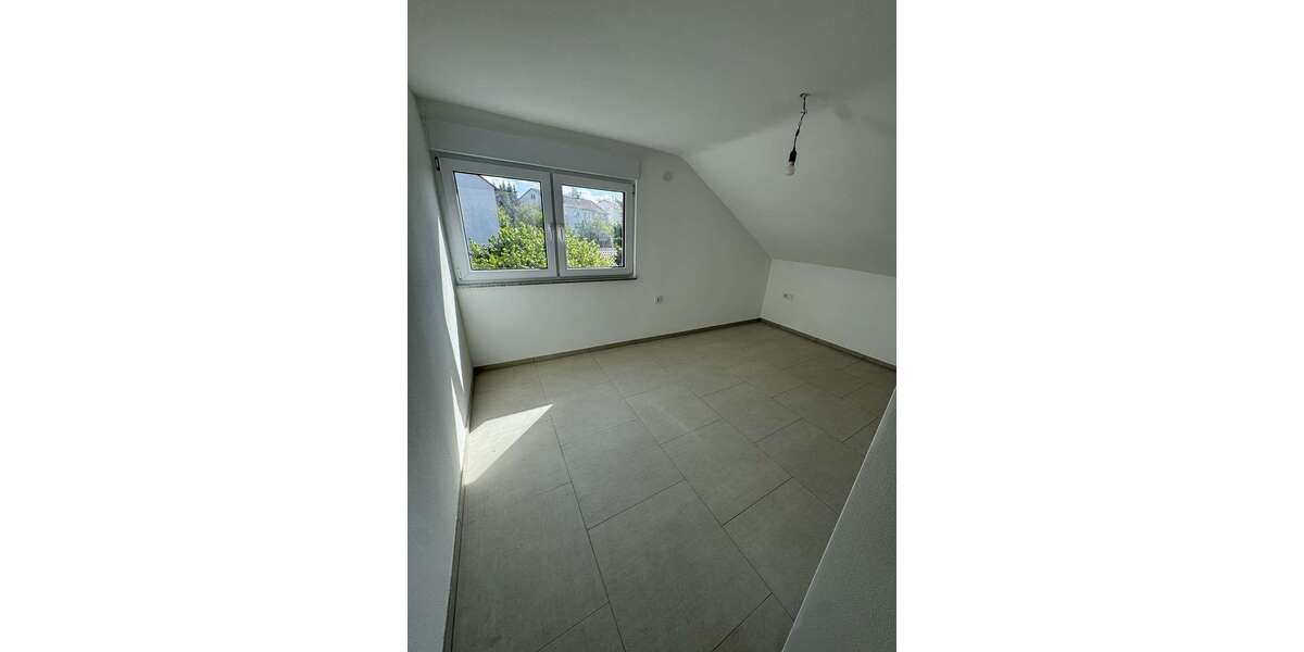 Etagenwohnung Backnang - 3 Zimmer, 74 m&sup2;, 1.100&euro; | Angebot:26884186