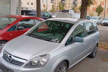 Opel Zafira 143.000 km 2.950 &euro; München 81243