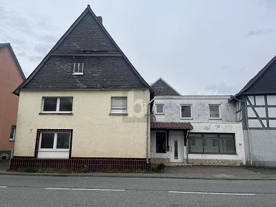 HANDWERKERPERLE MIT POTENZIAL ZUM KLEINEN PREIS - Mehrfamilienhaus, Wohnhaus Solms | Angebot:25412628