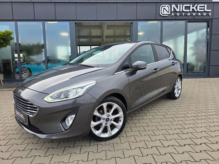 Ford Fiesta 58.974 km 11.899 € Damme 49401