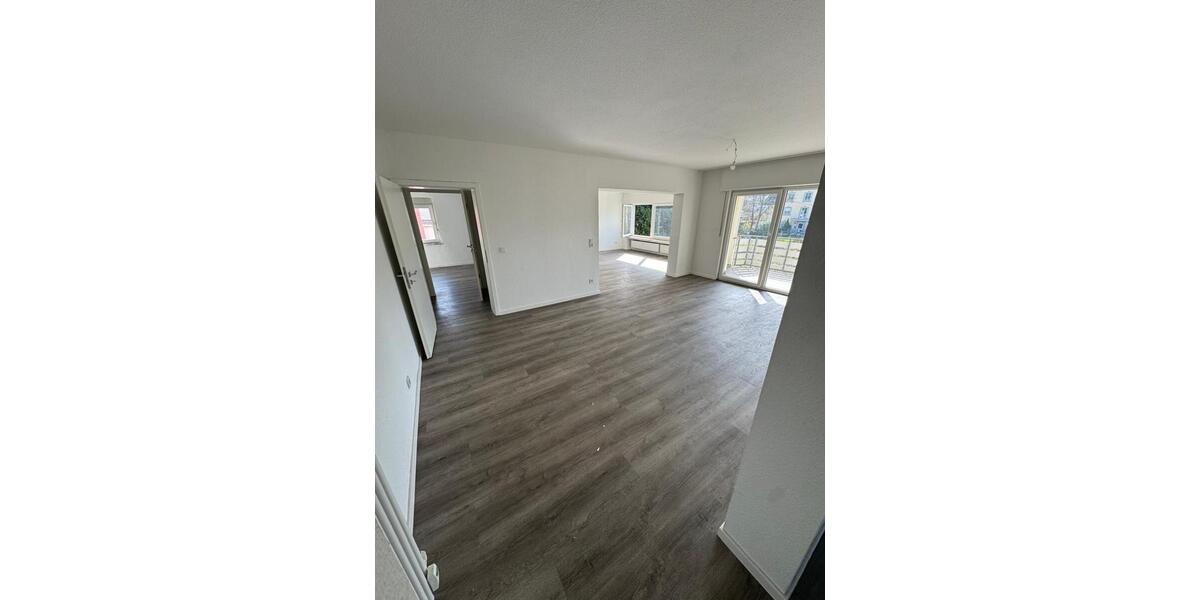 Etagenwohnung Sankt Augustin - 5 Zimmer, 132 m&sup2;, 2.000&euro; | Angebot:25803933