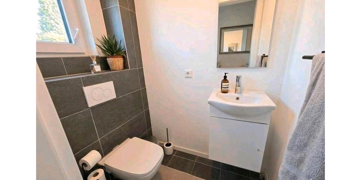 Reihenhaus Grevenbroich - 5 Zimmer, 155 m&sup2;, 2.000&euro; | Angebot:26314337