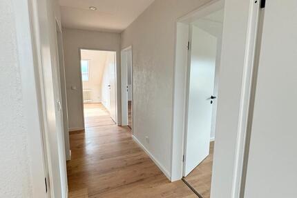 Frisch renovierte 3 Zimmer Wohnung ! Provisionsfrei !