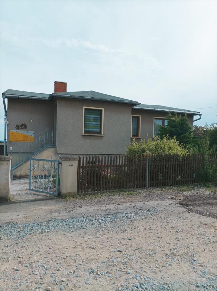 Einfamilienhaus ,Zweifamilienhaus ,großes Grundstück