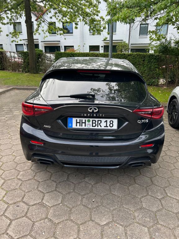 QX30