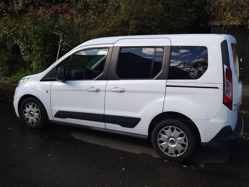 Ford Tourneo Connect 144.000 km 5.500 € Tübingen 72070