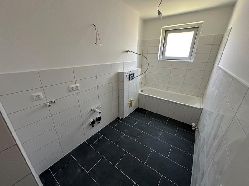 1. OG 5 Zimmer ab sofort (frisch saniert) zimmer