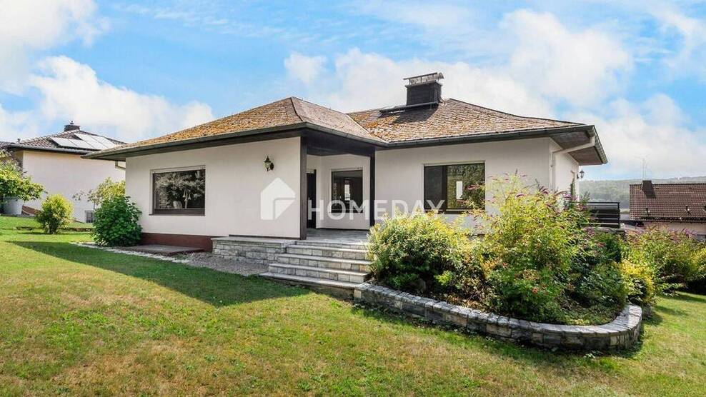 Ruhig gelegenes Einfamilienhaus mit großzügigem Grundstück, Südwestterrasse und Weitblick