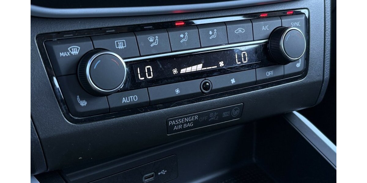 Seat Arona 1.0 TSI Style PDC/CARPLAY/KLIMAx2/ACC/DAB 28.461 km 16.900 &euro; Villingen-Schwenningen 78054