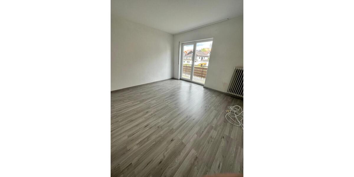 Geräumige 3 Zimmer Wohnung im 1. OG 3 zimmer