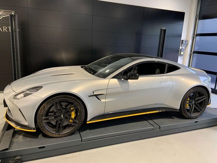 V8 Vantage