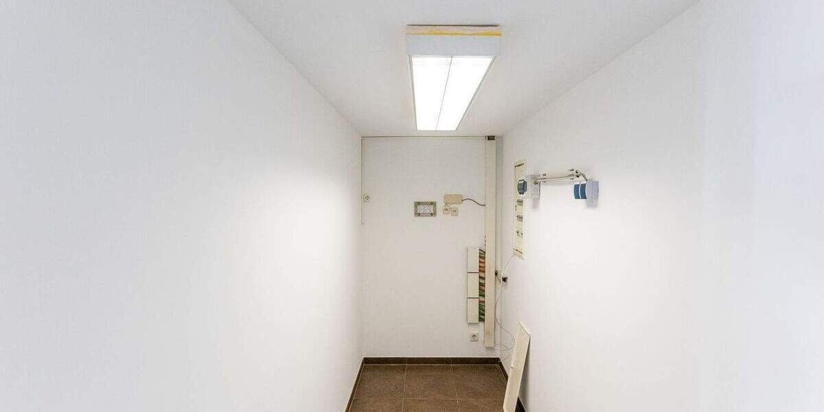 Gewerbeobjekt Bischofsheim - 5 Zimmer, 267 m&sup2;, 4.260&euro; | Angebot:25814102