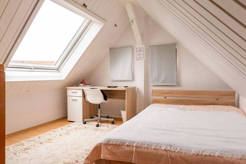 Großzügige Dachgeschoßwohnung in ruhiger Lage