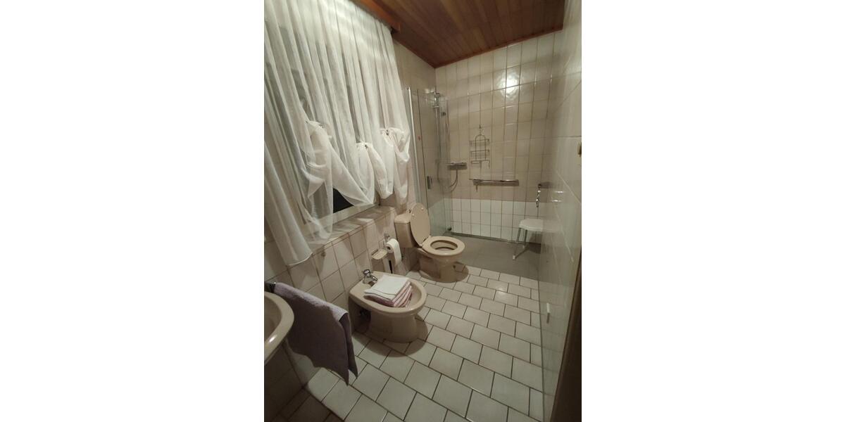 WG Zimmer in 4er WG Erstbezug 7 zimmer