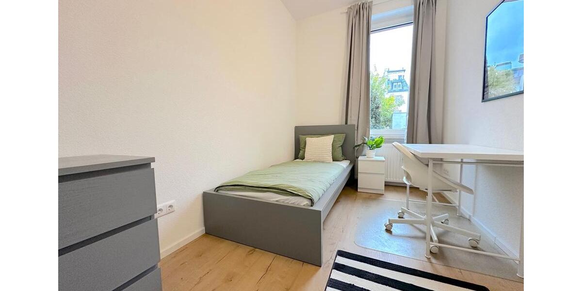 Neu renovierte WG-Zimmer – 2 Zimmer sofort verfügbar –in Frankfurt am Main 5 zimmer