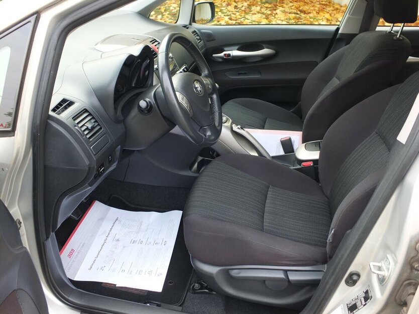 Toyota Auris 1.6i BLACK WEEK 25: SOL ALLE INSPEKTIONEN GA 174.885 km 4.908 € Köln 50858