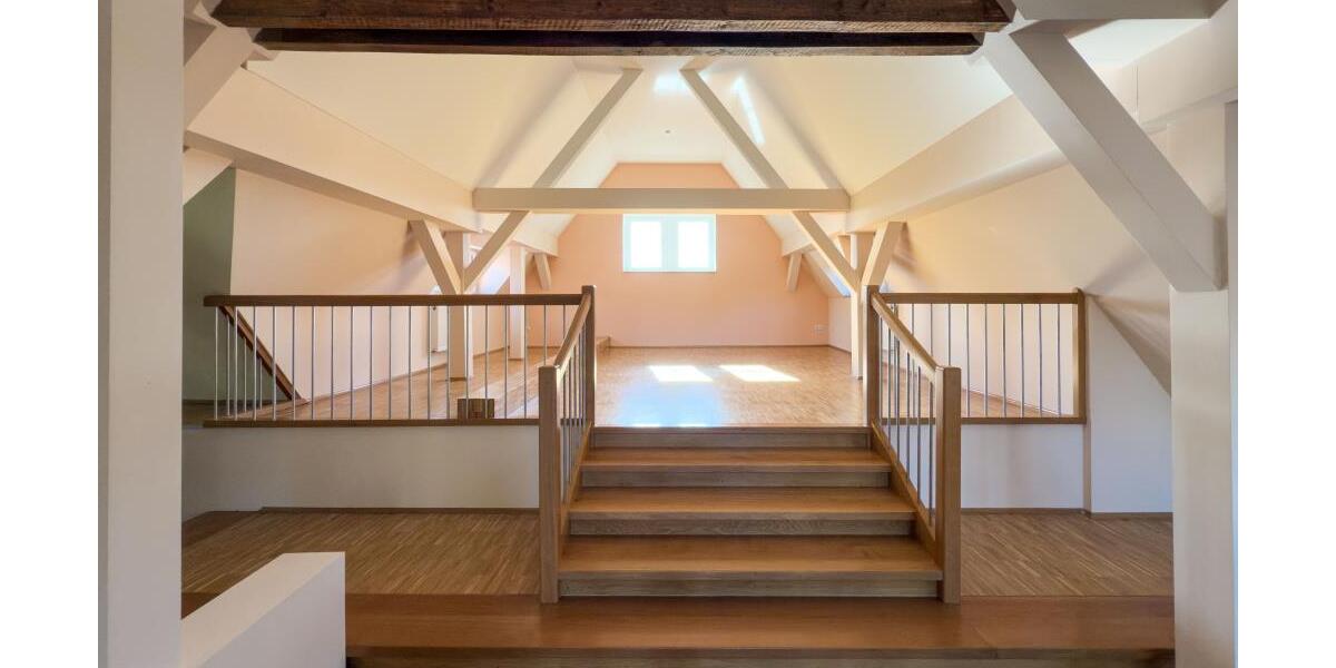 Wohnen mal anders! Imposante Dachgeschosswohnung mit Balkon und Aufzug! - Dachgeschoßwohnung Gera Alt-Bieblach | Angebot:26386423