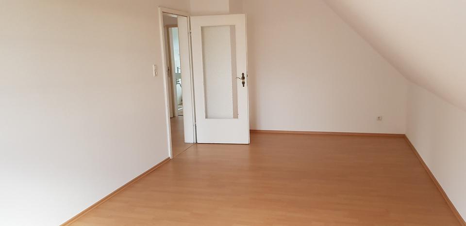 Dachgeschoßwohnung Osterrönfeld - 2.5 Zimmer, 65 m&sup2;, 575&euro; | Angebot:25380668
