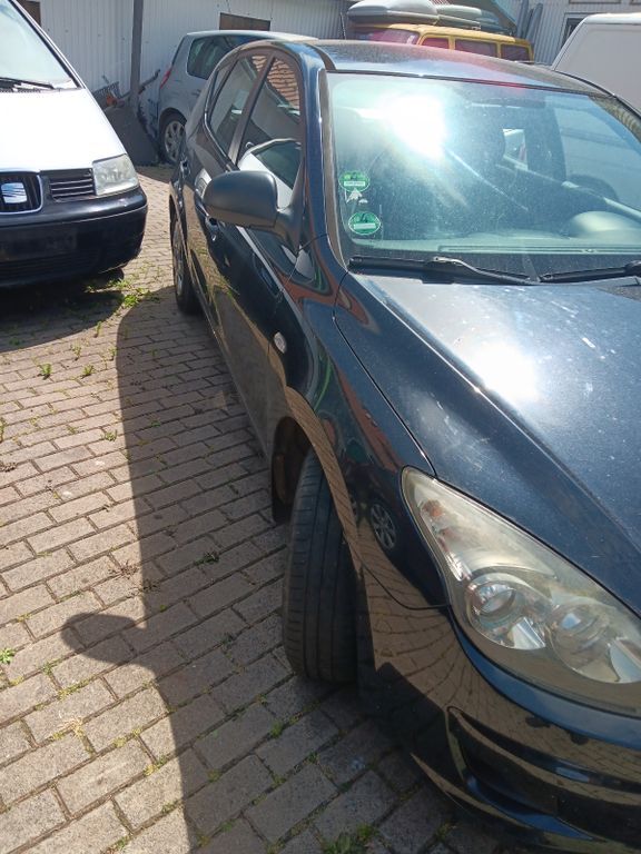 i30
