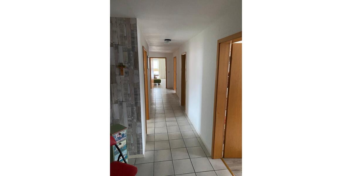 Dachgeschoßwohnung Lüder - 4 Zimmer, 116 m&sup2;, 950&euro; | Angebot:23865055