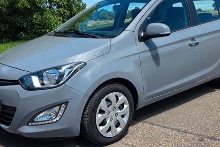 Hyundai i20 95.787 km 7.999 &euro; NEUHAUSEN 75242