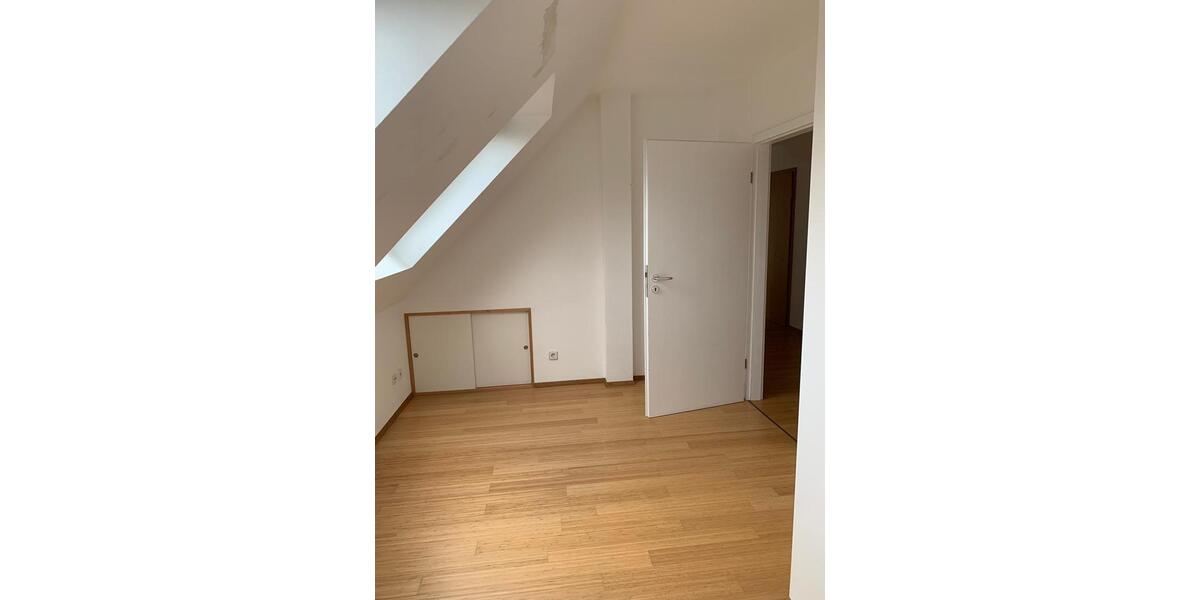 Dachgeschoßwohnung Chemnitz Kapellenberg - 3.5 Zimmer, 77 m&sup2;, 135.000&euro; | Angebot:25404114