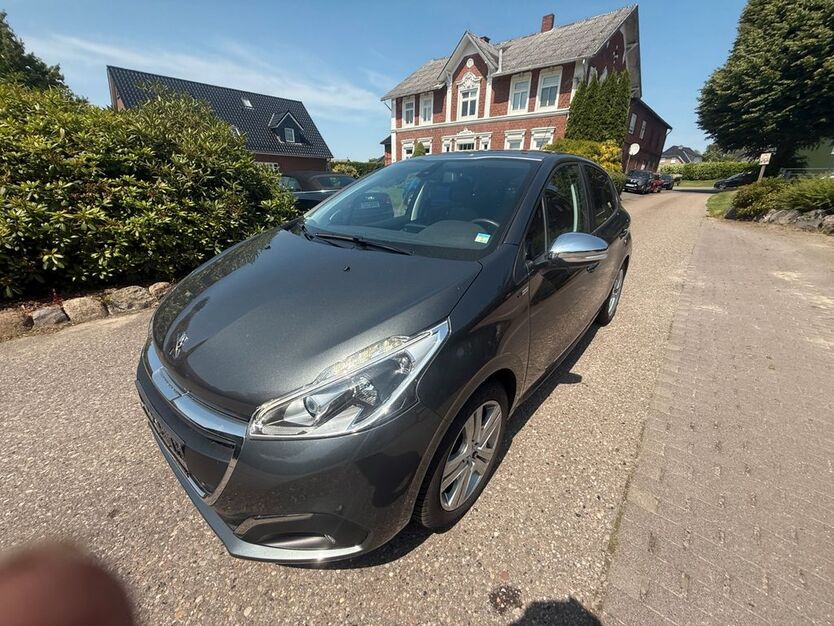 Peugeot 208 56.000 km 5.900 € Braak 22145