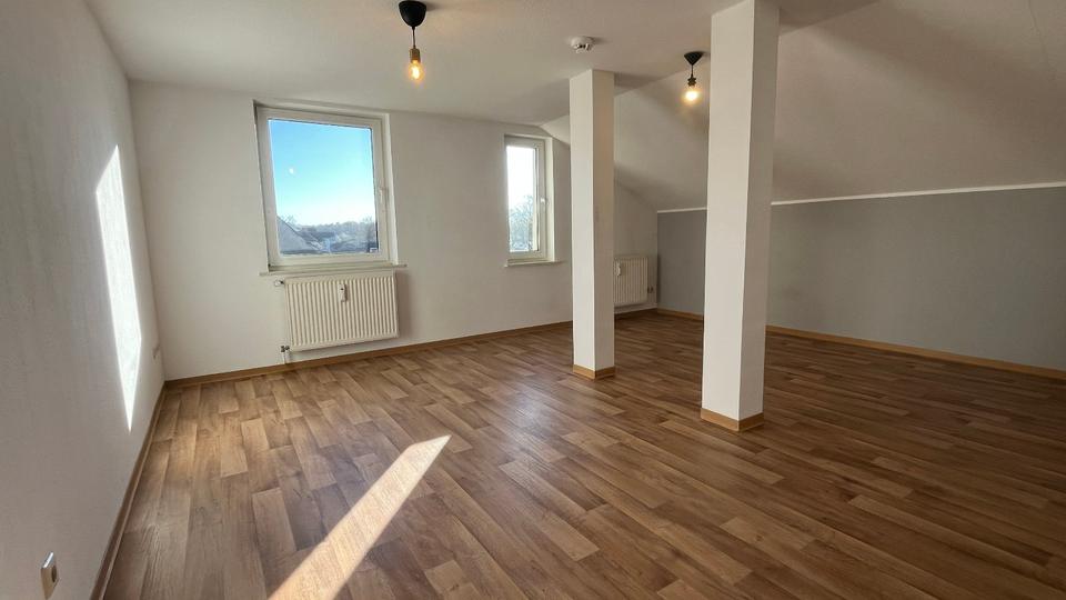 Dachgeschoßwohnung Mirow - 2.5 Zimmer, 64 m&sup2;, 480&euro; | Angebot:26247924