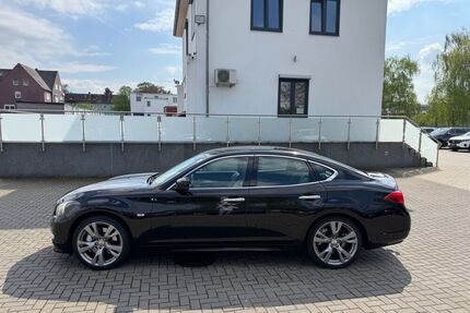 INFINITI M30