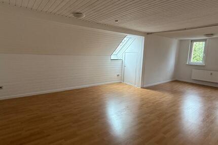 Helle 3-Zimmer-Dachgeschosswohnung in Lehrte-Hämelerwald 3 zimmer