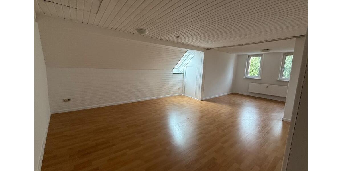Helle 3-Zimmer-Dachgeschosswohnung in Lehrte-Hämelerwald 3 zimmer