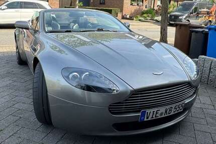 Aston Martin V8