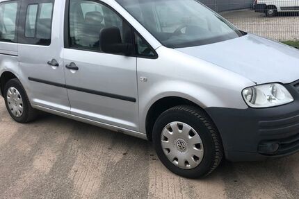 VW Caddy 277.214 km 950 € Freiburg 79102