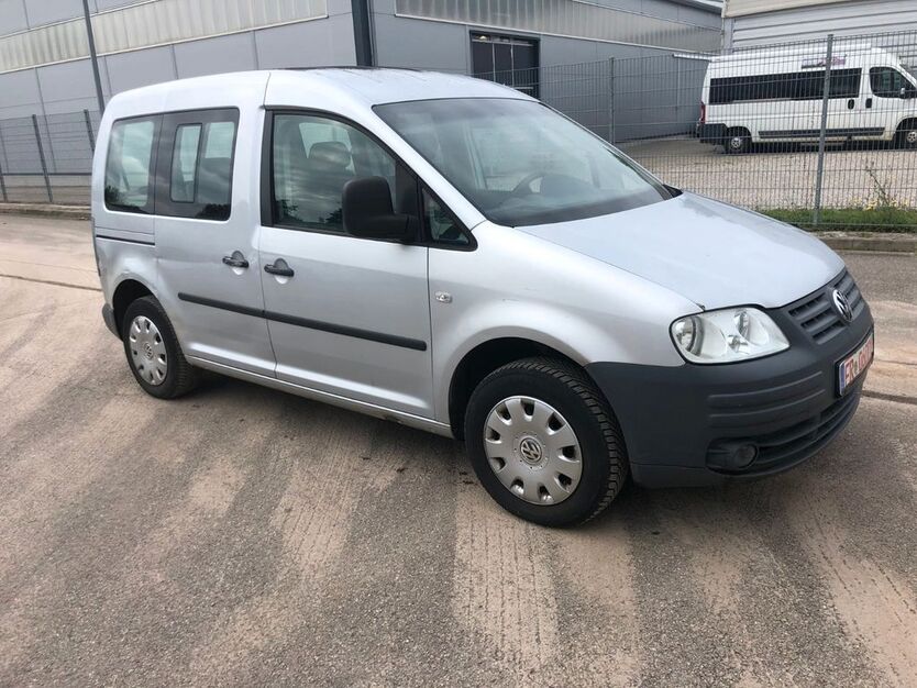 VW Caddy 277.214 km 950 € Freiburg 79102