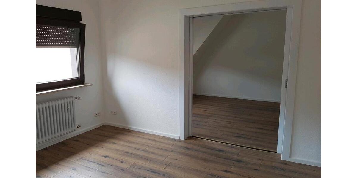 Dachgeschoßwohnung Schriesheim - 4 Zimmer, 86 m&sup2;, 1.200&euro; | Angebot:26286468