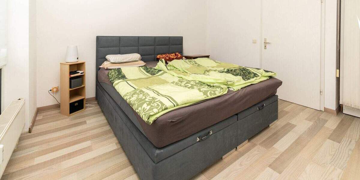 RUHIG WOHNEN, STADTNAH LEBEN Reihenhaus mit Garten, Dachterrasse und TG-Stellplatz 4 zimmer