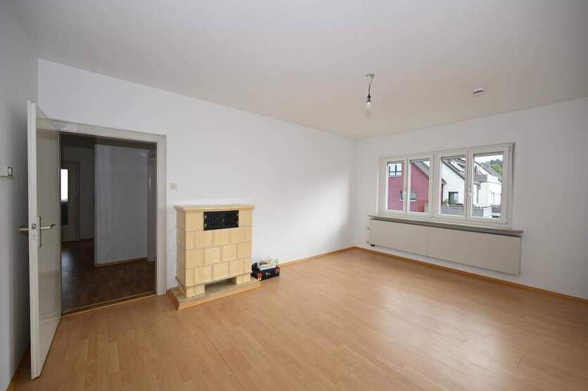 Wohnen im ruhigen Umfeld! Ältere und preiswerte 3-Zimmer-Wohnung in schöner Größe 3 zimmer