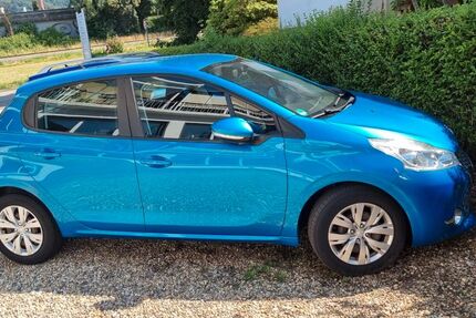 Peugeot 208 46.500 km 3.400 &euro; Offenburg 77654