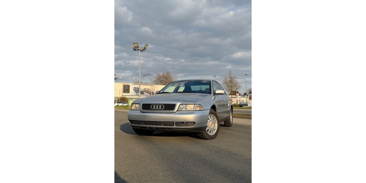 Audi A4 218.590 km 1.490 &euro; Frankfurt 60486