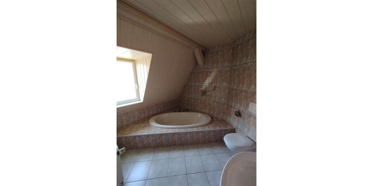 Etagenwohnung Reichenbach im Vogtland - 3 Zimmer, 103 m&sup2;, 399&euro; | Angebot:26176769