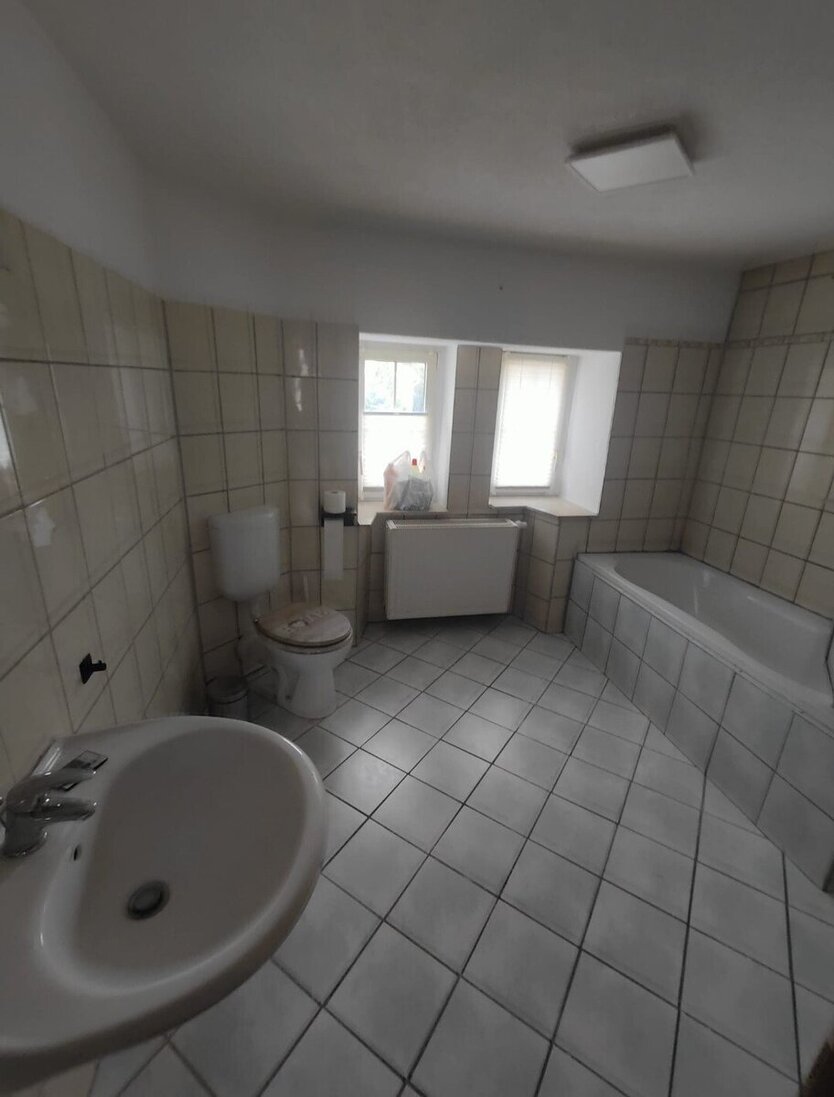 Wettin-Löbejün-Rothenburg, MFH + angrenzendem Reihenendhaus 16 zimmer