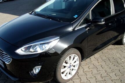 Ford Fiesta 49.880 km 9.890 &euro; Wolfen 06766