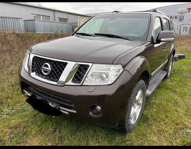 Nissan Pathfinder 202.529 km 15.990 &euro; Hamburg 22529