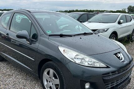 Peugeot 207 140.000 km 899 &euro; München 81829
