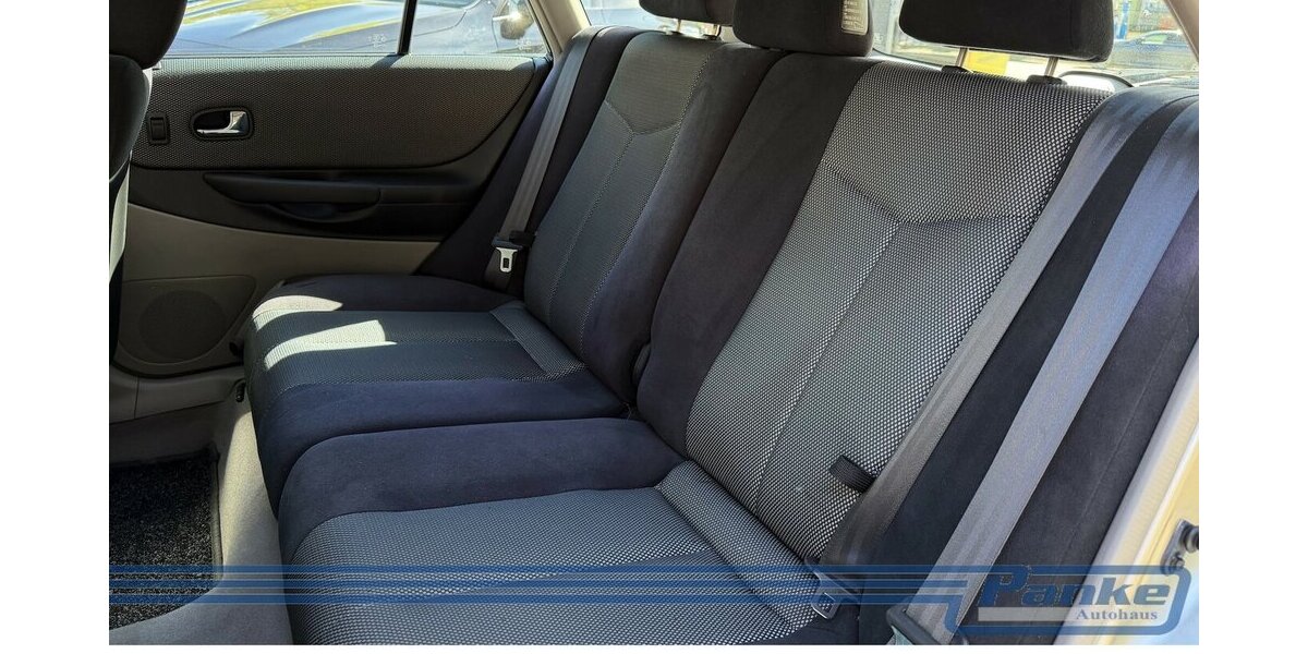 Mazda 323 1.4 S Comfort Automatik*TÜV05/26*4E-Fenste 118.871 km 2.990 &euro; Berlin 13187