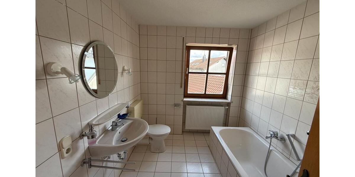Etagenwohnung Schöllnach - 3 Zimmer, 72 m&sup2;, 650&euro; | Angebot:25546040