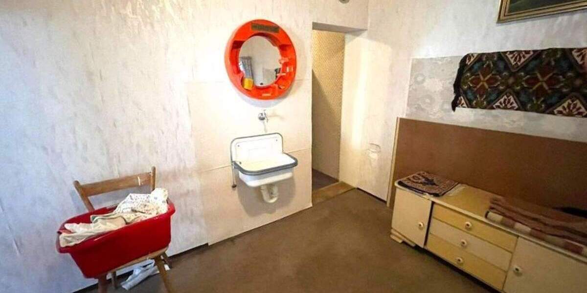 Mehrfamilienhaus, Wohnhaus Altdorf bei Nürnberg Altdorf - 6 Zimmer, 150 m&sup2;, 225.000&euro; | Angebot:25357572