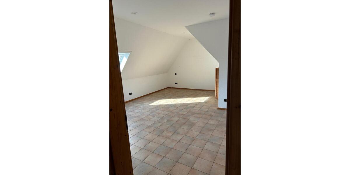 Dachgeschoßwohnung Sprakensehl - 4 Zimmer, 120 m&sup2;, 690&euro; | Angebot:26517095